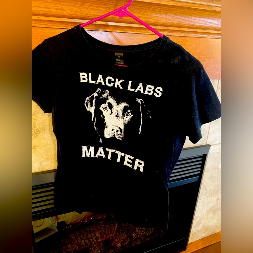 Women’s black short sleeve shirt that says “black labs matter” size medium